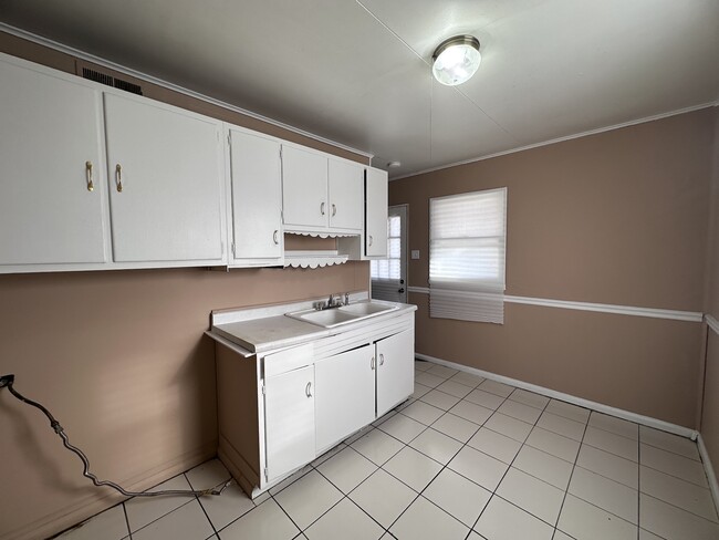 Building Photo - 225 Grace-