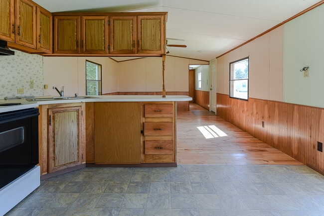 Building Photo - 16 Hilltop Dr