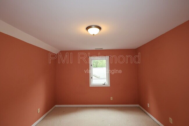 Building Photo - 11418 Hardwood Dr