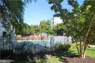 Building Photo - 1645 International Dr
