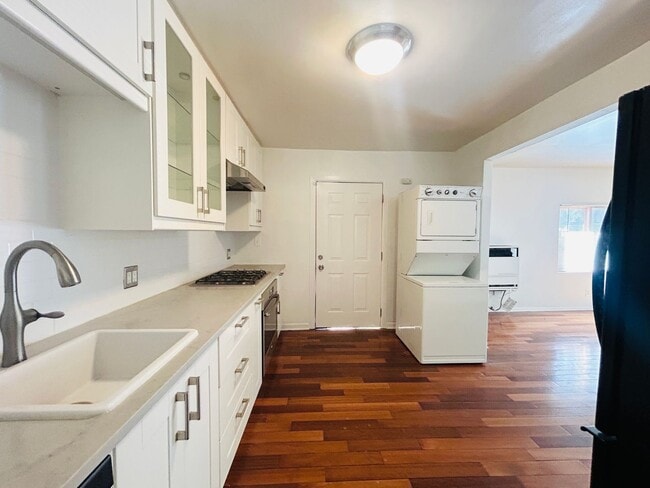 Building Photo - 1400SilverLakeBlvd