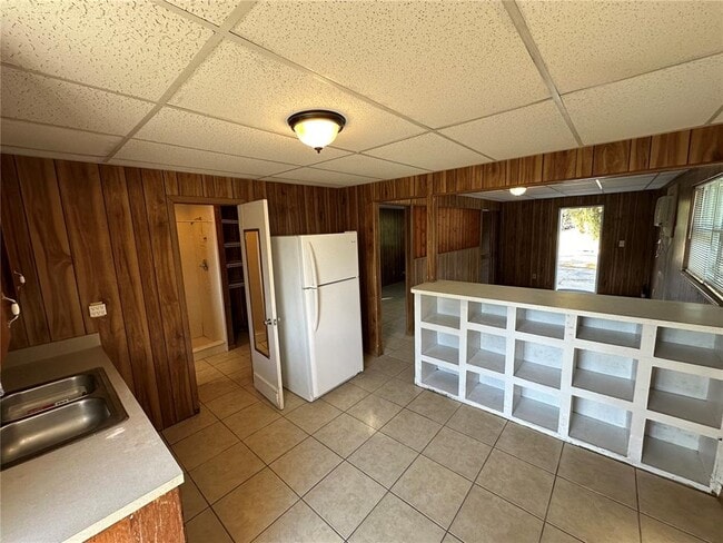 Building Photo - 2002 20th St W