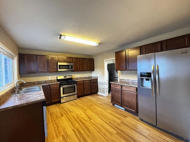 Building Photo - Stunning 4 Bedroom House near Old Colorado City