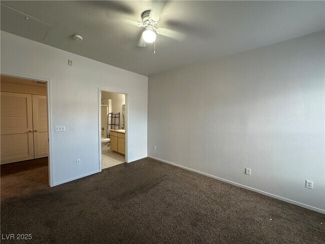 Building Photo - 8250 N Grand Canyon Dr