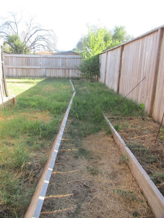 Building Photo - Split level home in West Lampasas