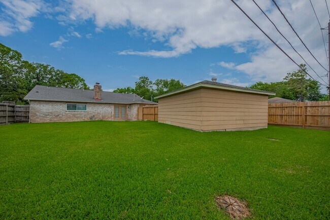 Building Photo - 8119 La Roche Ln