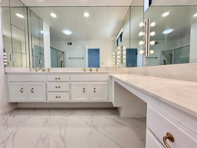 Building Photo - 417 Sierra Madre N