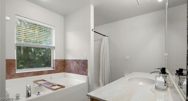 Building Photo - 321 Shadow Lakes Dr