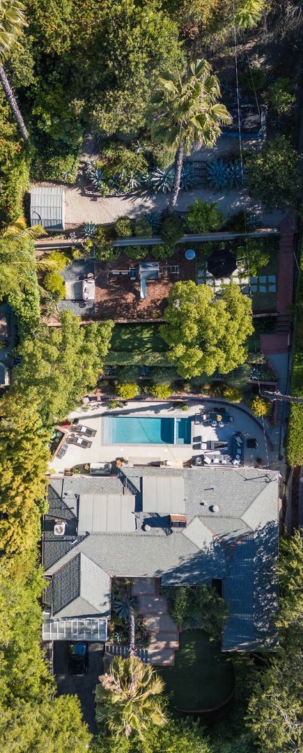Building Photo - S of the Blvd - upgraded 4+3 w/pool + views!