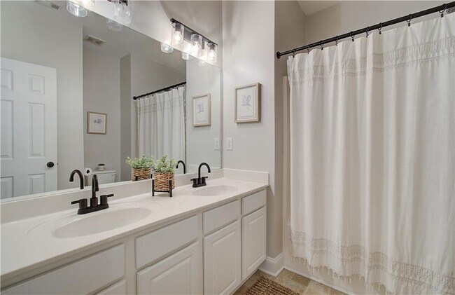 Building Photo - 3822 Carriage House Dr