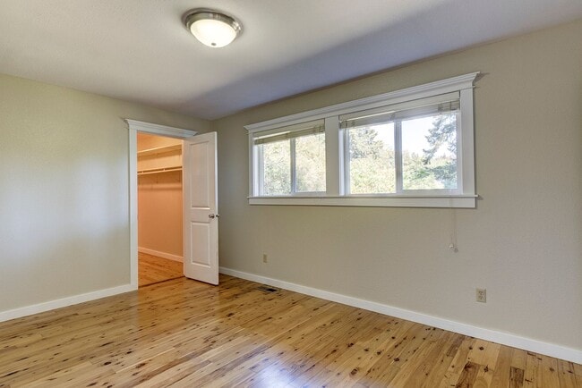 Building Photo - Beautiful Home in Polnell Shores