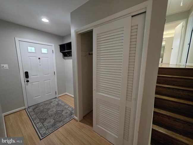 Building Photo - 8140 Drayton Ln