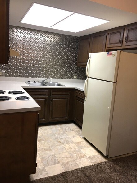 Building Photo - 807 Mitchell Ave