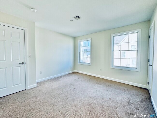 Building Photo - 36 Fairgate Dr