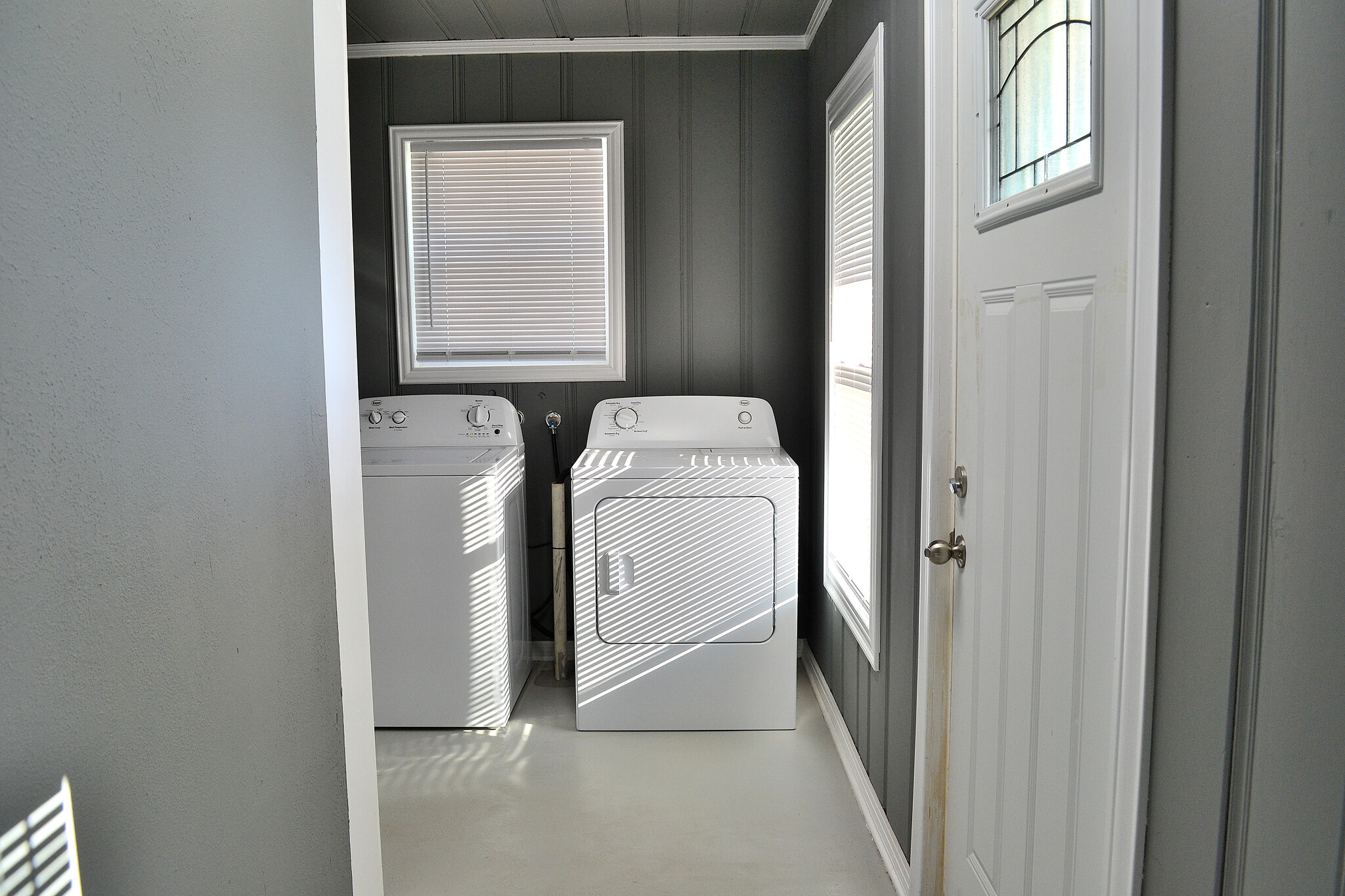 Laundry - 1007 Bawcom St