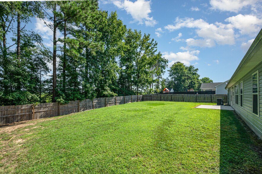 Building Photo - 3200 Silver Fox Cir