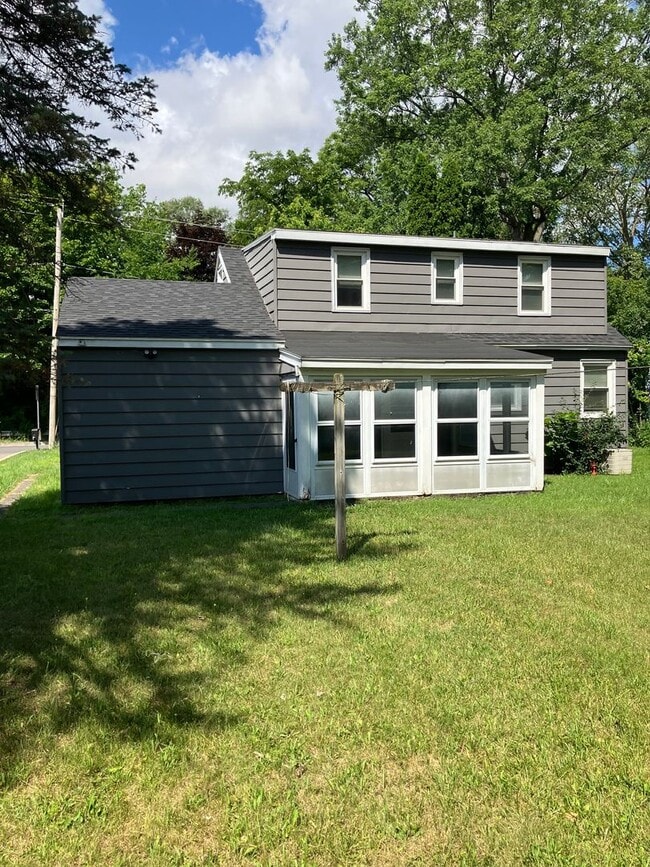 Building Photo - Cozy Camillus Cape