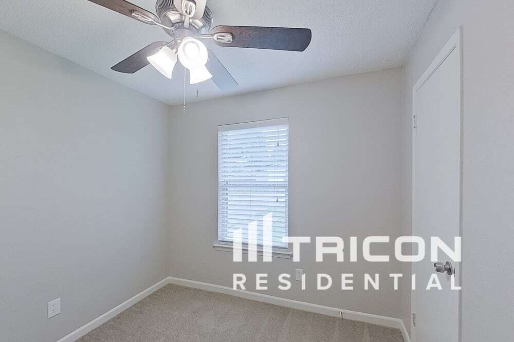 Building Photo - 612 Circleview Dr