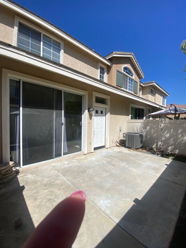 Building Photo - Anaheim HIlls 3 Bedroom