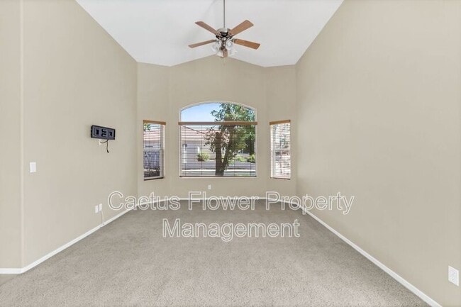 Building Photo - 2524 N Sunrise