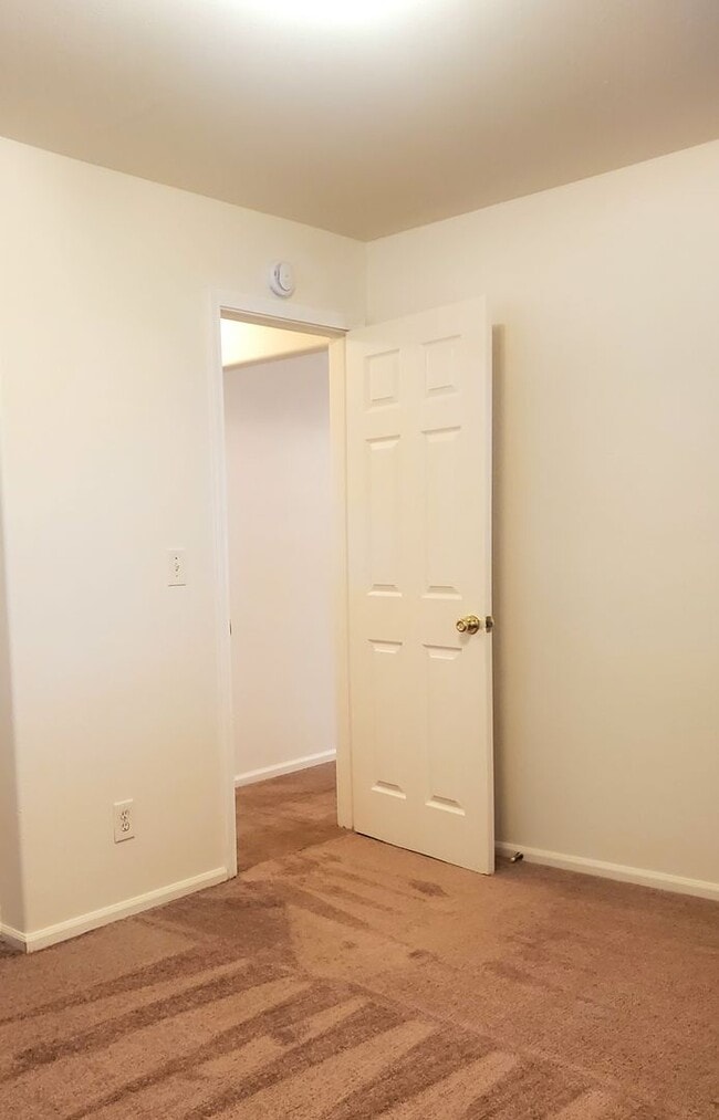 Building Photo - 2 bdrm, 1 bath house $1895 rent,