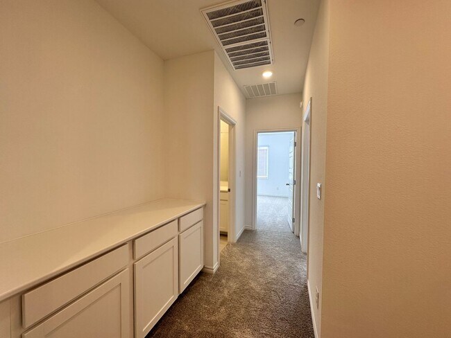 Building Photo - 329 Laurel Peak Dr