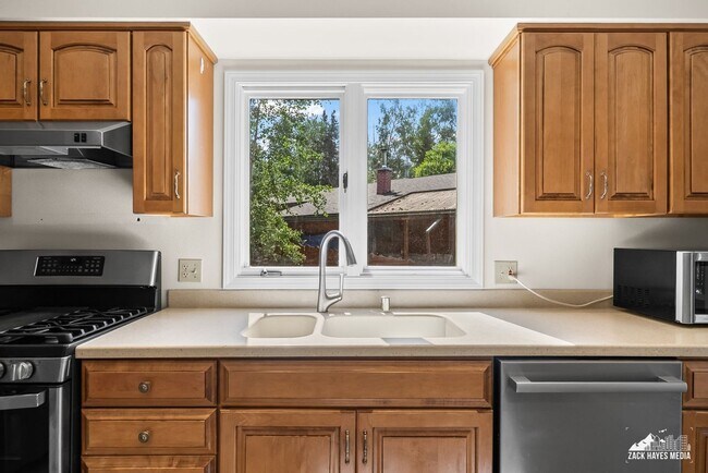 Building Photo - 6010 Staedem Dr