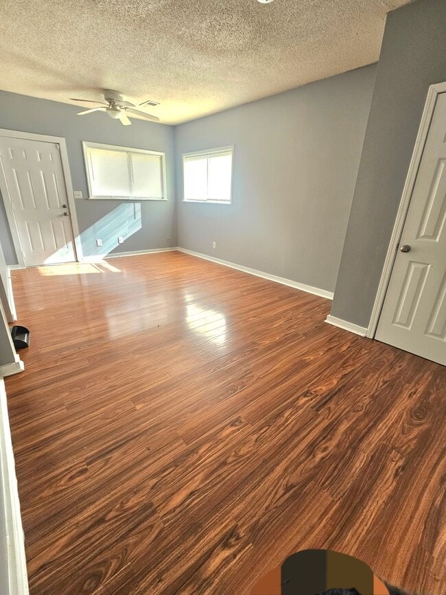 Building Photo - Available now! MOVE IN SPECIAL $200 OFF FIRST MONTHS RENT!! THIS PROPERTY IS SECTION 8 FRIENDLY!