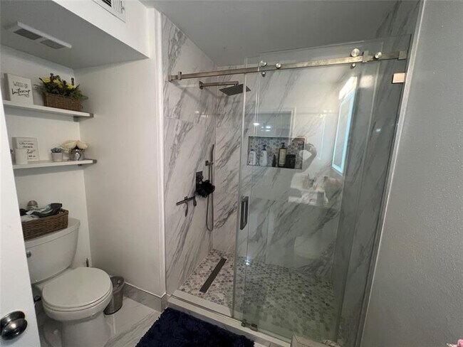 Building Photo - 2425 NW 33rd St