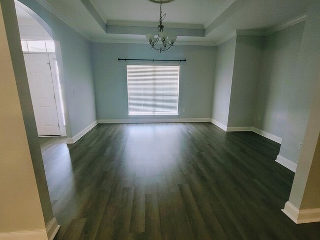 Building Photo - 121 Crab Apple Ave