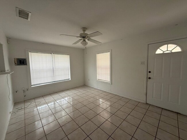 Building Photo - 583 N Monroe St