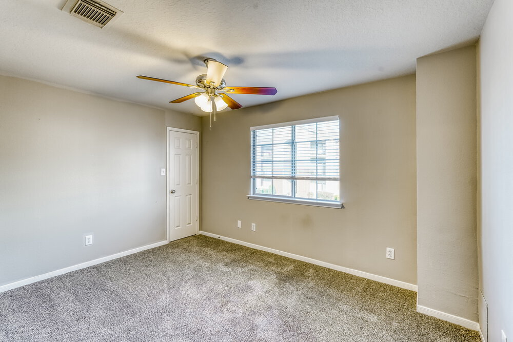 Building Photo - 519 Holly Crest Dr