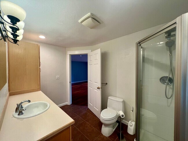 Building Photo - PENDING APPLICATION; Private Westside 3 BD+Den