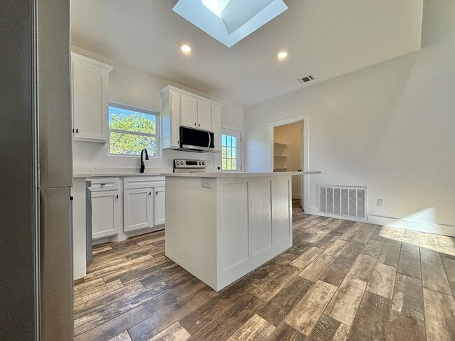 Building Photo - 227 Canyon Springs Dr