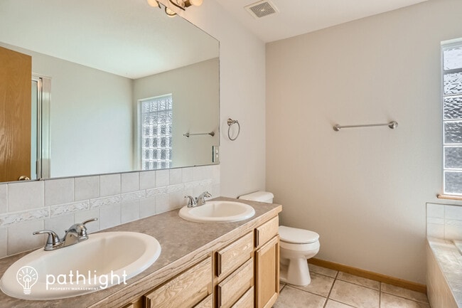 Building Photo - 2215 Sweetwater Creek Drive, Fort Collins,...
