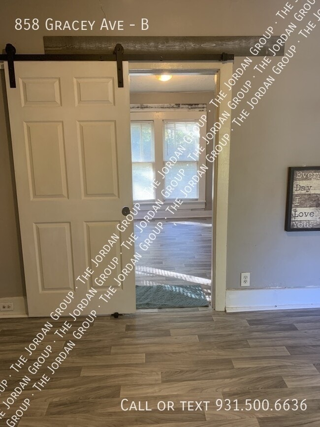 Building Photo - 858 Gracey Ave