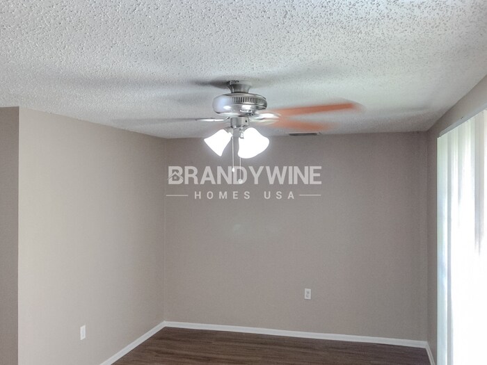 Building Photo - 7755 Tanglewood Dr