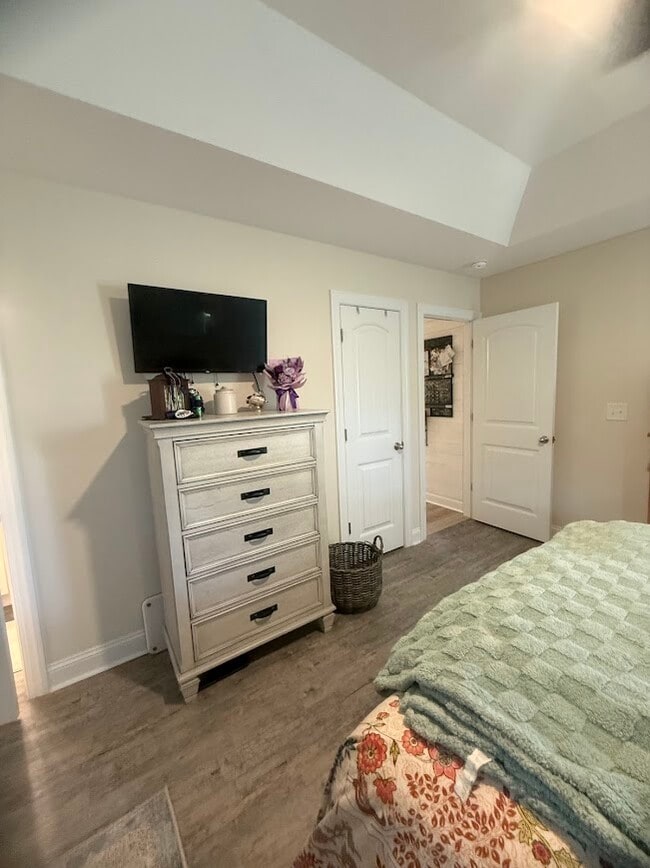 Building Photo - 406 Caverly Ln