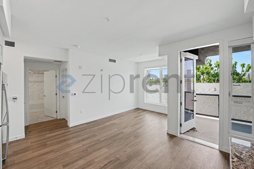 Building Photo - Unit 316