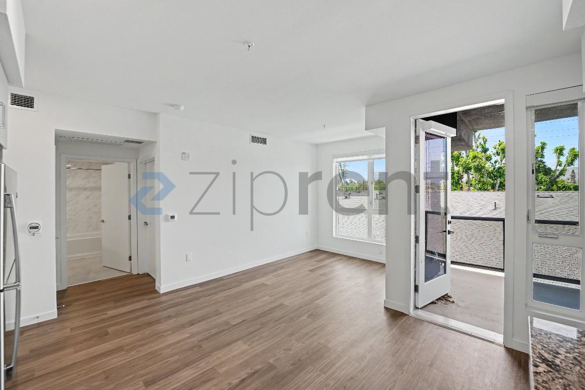 Building Photo - Unit 316