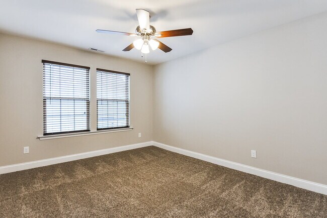 Building Photo - 180 Davelyn Ct