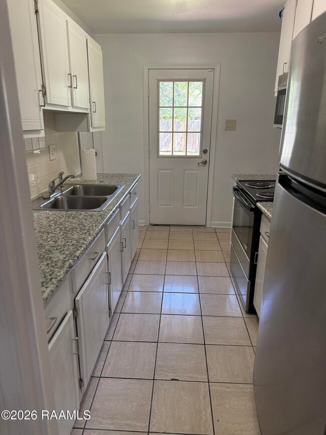 Building Photo - 206 Dijon Dr