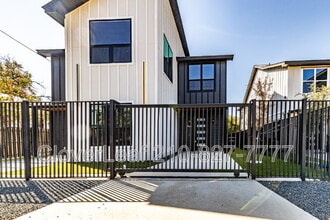 Building Photo - 414 Montana St