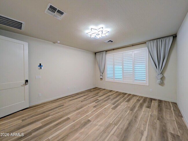 Building Photo - 5902 N 86th Dr