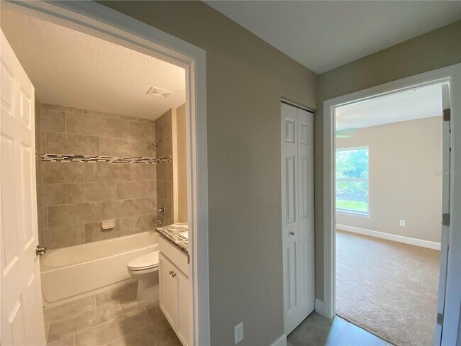 Building Photo - 3011 SW 140th Loop