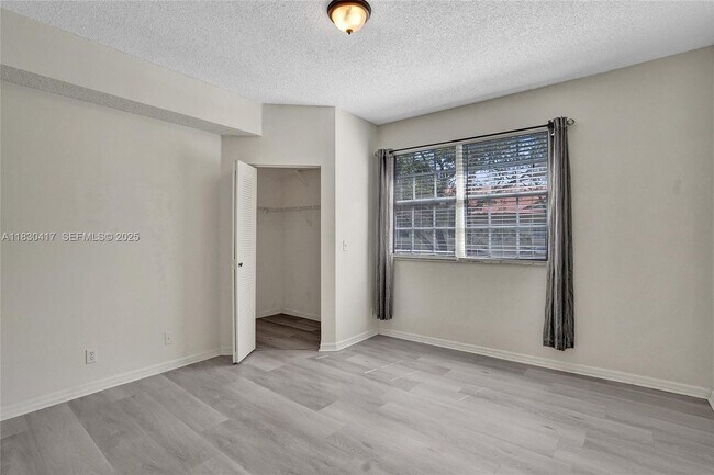 Building Photo - 1210 Sorrento Dr