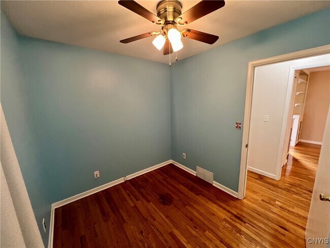 Building Photo - 427 Mosley Dr
