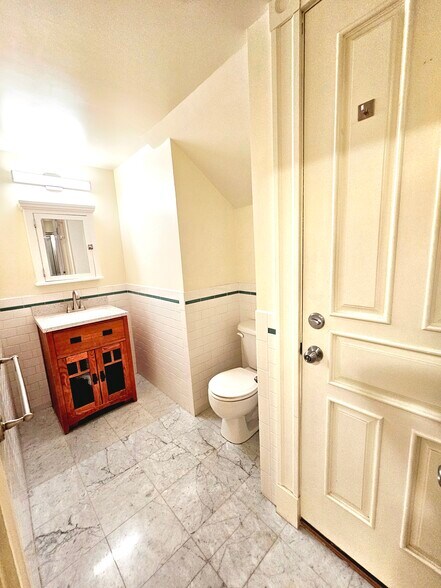 Building Photo - 197 Commonwealth Ave