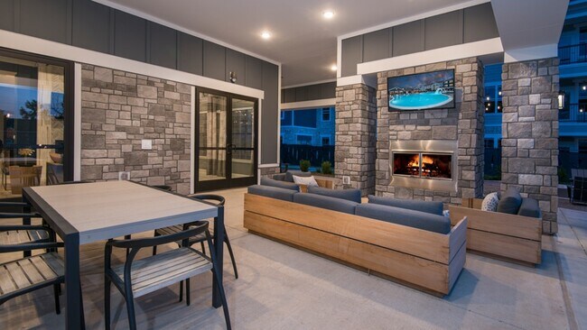 Building Photo - 150 E Dunbar Ln