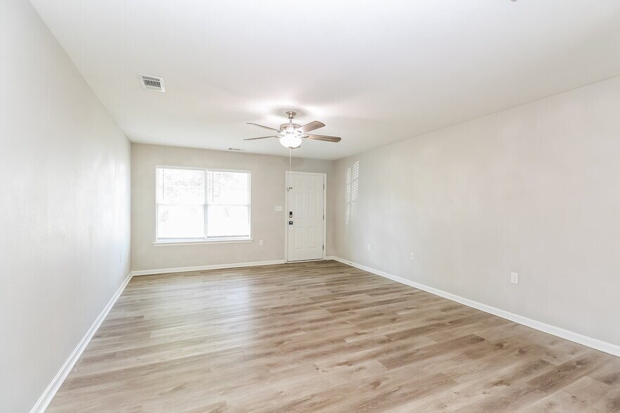 Building Photo - 1924 Eastway Dr